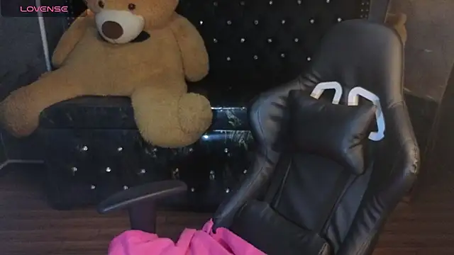 Kitty fox b online show from 10-29-25, 12:51