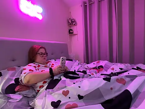 Snapshot of Tallulah-mae-xoxox chatting on 01-12-25, 08:57 Tallulah-mae-xoxox online show from 01-12-25, 08:57