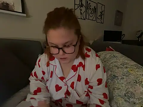 Snapshot of Tallulah-mae-xoxox chatting on 01-21-25, 08:21 Tallulah-mae-xoxox online show from 01-21-25, 08:21