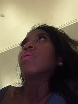 Snapshot of IamCrystal2 chatting on 12-11-24, 01:26 IamCrystal2 online show from 12-11-24, 01:26