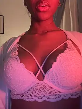 Snapshot of IamCrystal2 chatting on 01-12-25, 10:54 IamCrystal2 online show from 01-12-25, 10:54