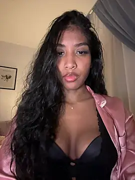 Snapshot of IamCrystal2 chatting on 02-09-25, 10:32 IamCrystal2 online show from 02-09-25, 10:32