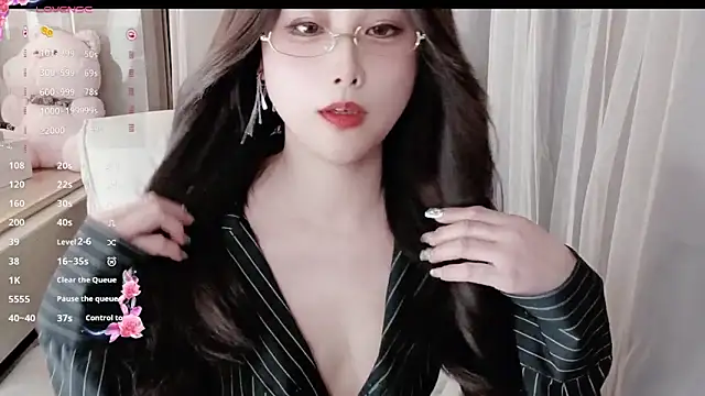 Snapshot of Blossom-666 chatting on 02-16-25, 03:59 Blossom-666 online show from 02-16-25, 03:59