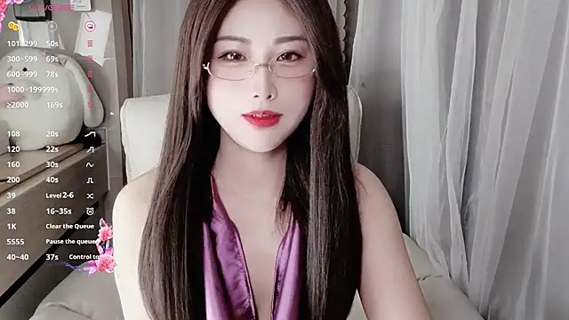 Snapshot of Blossom-666 chatting on 02-23-25, 04:35 Blossom-666 online show from 02-23-25, 04:35