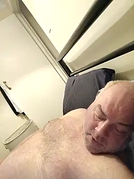 Snapshot of thank1973 chatting on 12-18-25, 01:39 thank1973 online show from 12-18-25, 01:39