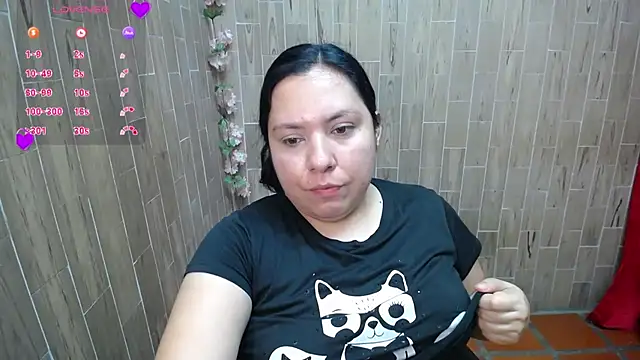 Snapshot of solyeria chatting on 10-06-25, 04:43 solyeria online show from 10-06-25, 04:43