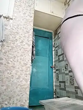 Snapshot of Holly-69 chatting on 03-06-26, 09:33 Holly-69 online show from 03-06-26, 09:33