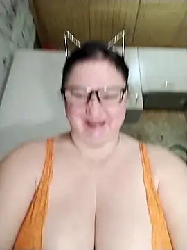 Snapshot of Holly-69 chatting on 03-16-26, 05:39 Holly-69 online show from 03-16-26, 05:39