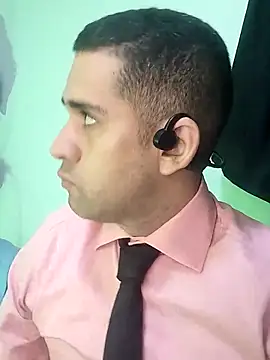 Snapshot of CRISTHIAN_GREY01 chatting on 01-30-25, 06:32 CRISTHIAN GREY01 online show from 01-30-25, 06:32