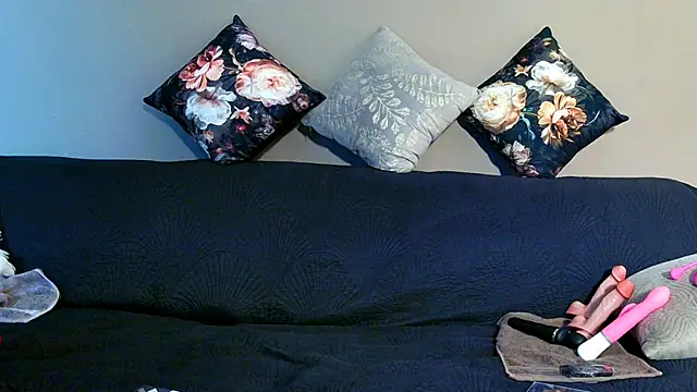 Snapshot of snowpanter chatting on 10-25-25, 09:28 snowpanter online show from 10-25-25, 09:28