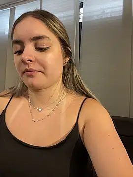 imlindapink online show from 10-10-25, 03:00