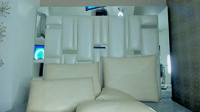 Valery Foxx  online show from 12-14-24, 09:51