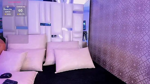 Valery Foxx  online show from 12-18-24, 11:56