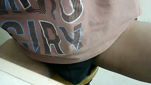 Snapshot of XiaoGuoGuo284512 chatting on 01-31-25, 02:28 XiaoGuoGuo284512 online show from 01-31-25, 02:28