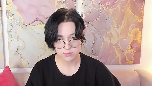 Snapshot of fiamoory chatting on 10-11-25, 01:16 fiamoory online show from 10-11-25, 01:16