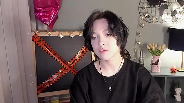 Snapshot of fiamoory chatting on 10-28-25, 08:29 fiamoory online show from 10-28-25, 08:29