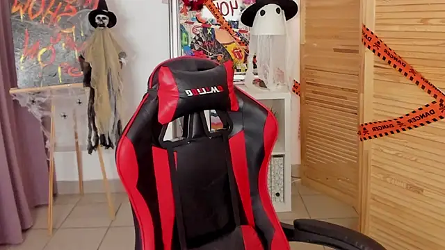 Snapshot of fiamoory chatting on 10-29-25, 12:57 fiamoory online show from 10-29-25, 12:57