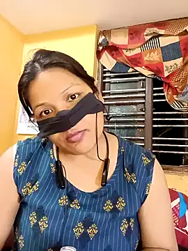 Snapshot of Radhikadavi879 chatting on 02-16-25, 07:38 Radhikadavi879 online show from 02-16-25, 07:38