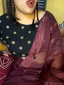 Snapshot of Radhikadavi879 chatting on 03-03-25, 03:31 Radhikadavi879 online show from 03-03-25, 03:31