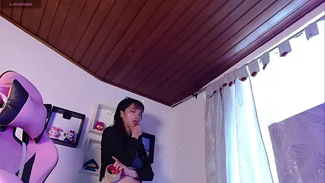 evie cloud online show from 12-20-25, 04:14