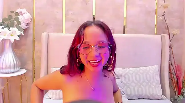 MelanieRoah online show from 03-22-25, 01:54