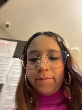 Snapshot of MelanieRoah chatting on 10-18-25, 01:23 MelanieRoah online show from 10-18-25, 01:23