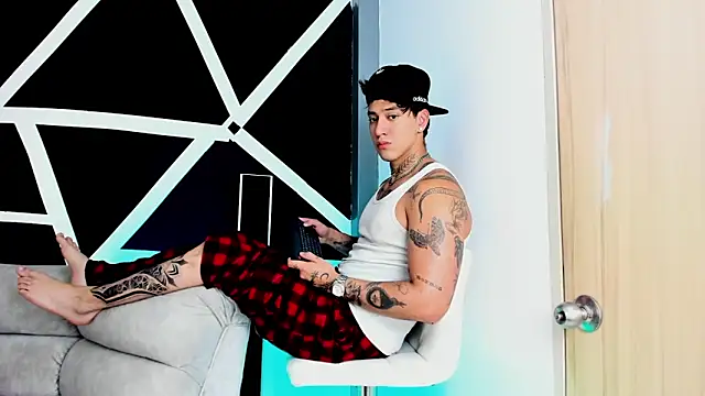 JUSTIN FULLER1 online show from 10-17-25, 06:43