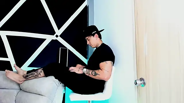 JUSTIN FULLER1 online show from 10-18-25, 07:14