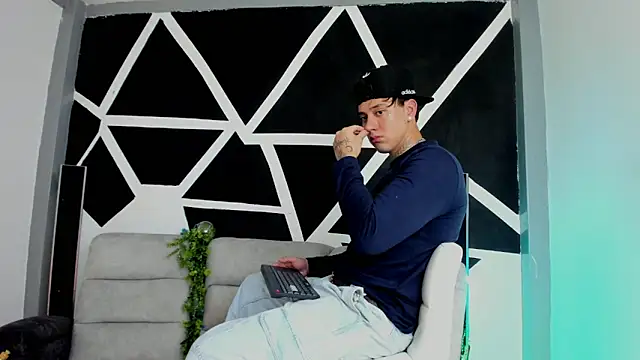 JUSTIN FULLER1 online show from 11-08-25, 12:11