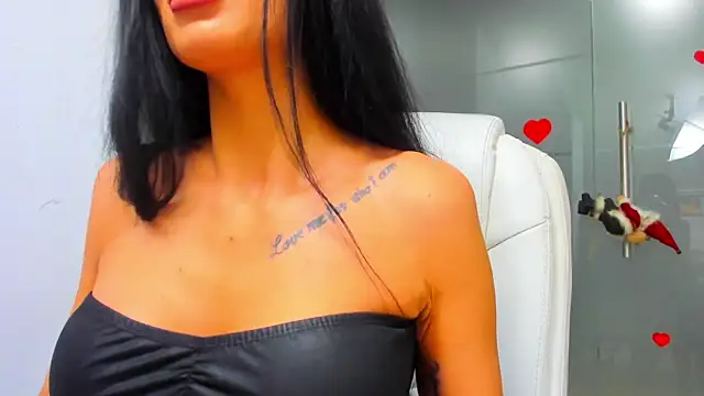 Queenrafaella online show from 12-15-25, 03:44