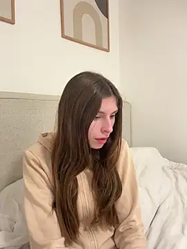 emma05 online show from 12-10-24, 06:49