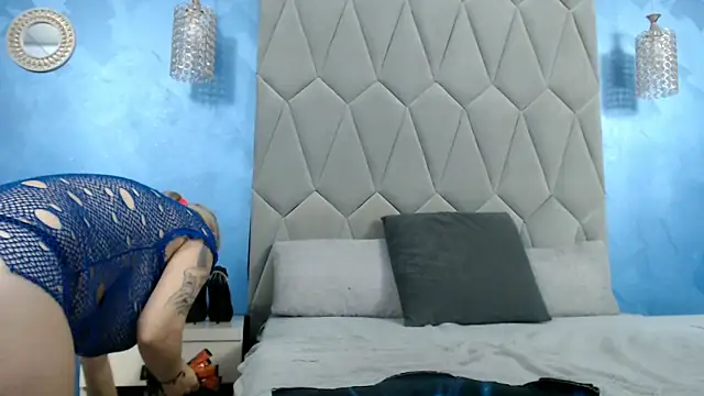 Snapshot of AretiAlisya chatting on 10-08-25, 05:27 AretiAlisya online show from 10-08-25, 05:27