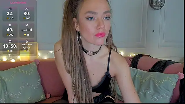 Snapshot of KellyFouler chatting on 12-06-24, 12:38 KellyFouler online show from 12-06-24, 12:38