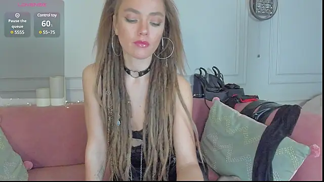 Snapshot of KellyFouler chatting on 02-05-25, 01:33 KellyFouler online show from 02-05-25, 01:33