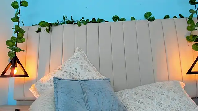 JulianaWaldo online show from 12-22-24, 07:42