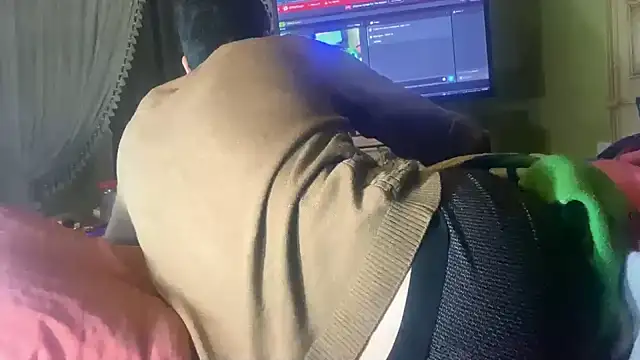 Snapshot of emylolo9 chatting on 12-22-24, 10:25 emylolo9 online show from 12-22-24, 10:25