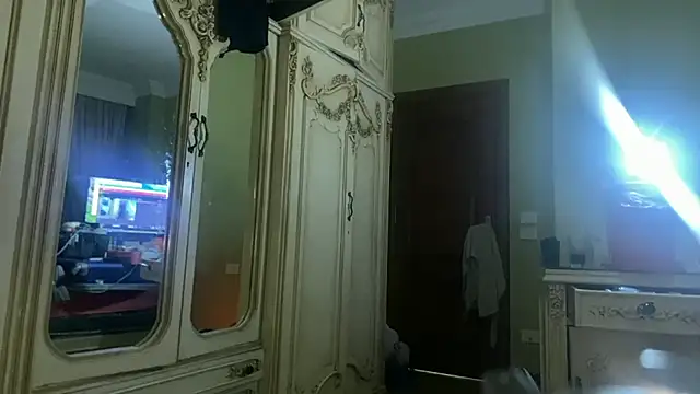 Snapshot of emylolo9 chatting on 01-04-25, 04:32 emylolo9 online show from 01-04-25, 04:32