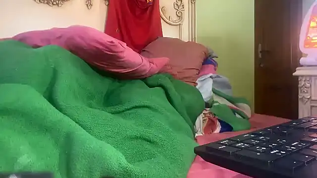 Snapshot of emylolo9 chatting on 01-09-25, 12:03 emylolo9 online show from 01-09-25, 12:03