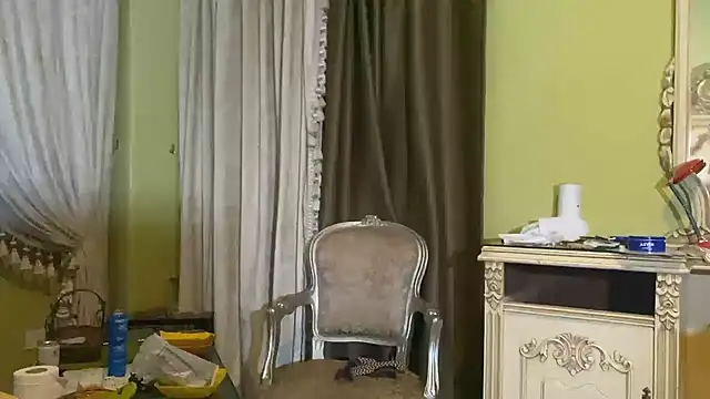 Snapshot of emylolo9 chatting on 01-15-25, 02:38 emylolo9 online show from 01-15-25, 02:38