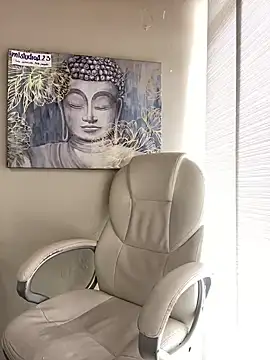 im lorein online show from 02-25-25, 02:44