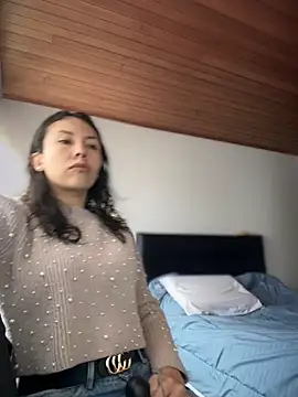 im lorein online show from 10-24-25, 03:19