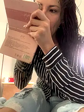 im lorein online show from 11-21-25, 02:49