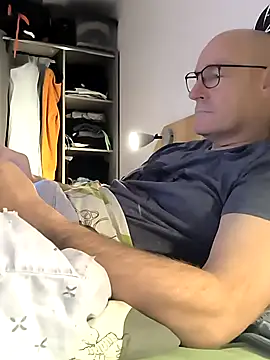 bogland33 online show from 12-15-25, 08:02