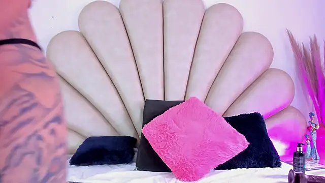 Anna  Spencer online show from 10-12-25, 02:05