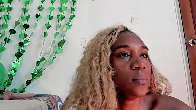 aisha w10 online show from 03-18-25, 06:59