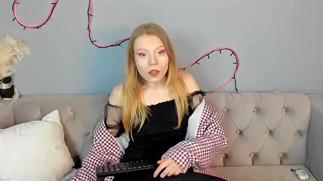 Snapshot of Esme_Runn chatting on 02-03-25, 10:03 Esme Runn online show from 02-03-25, 10:03