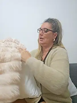 Bitch MILF6 online show from 10-04-25, 05:27