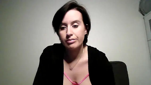 lindsay 33off online show from 12-31-24, 09:17