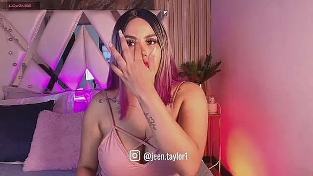 Jeen Taylor online show from 10-19-25, 01:45