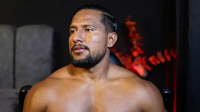 Snapshot of CallumMuscle chatting on 11-15-25, 02:13 CallumMuscle online show from 11-15-25, 02:13